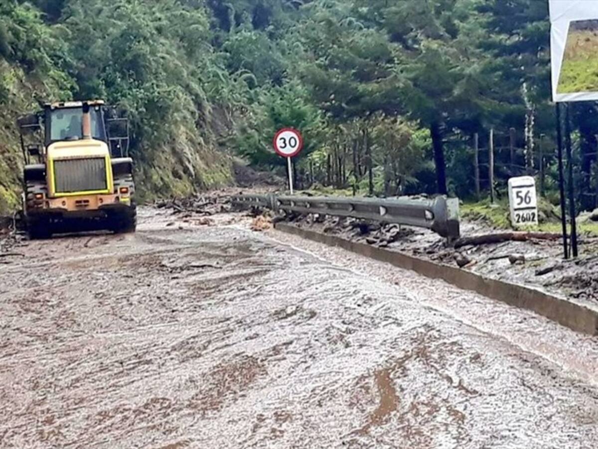 Habilitada Transversal del Libertador tras deslizamientos entre Cauca y Huila