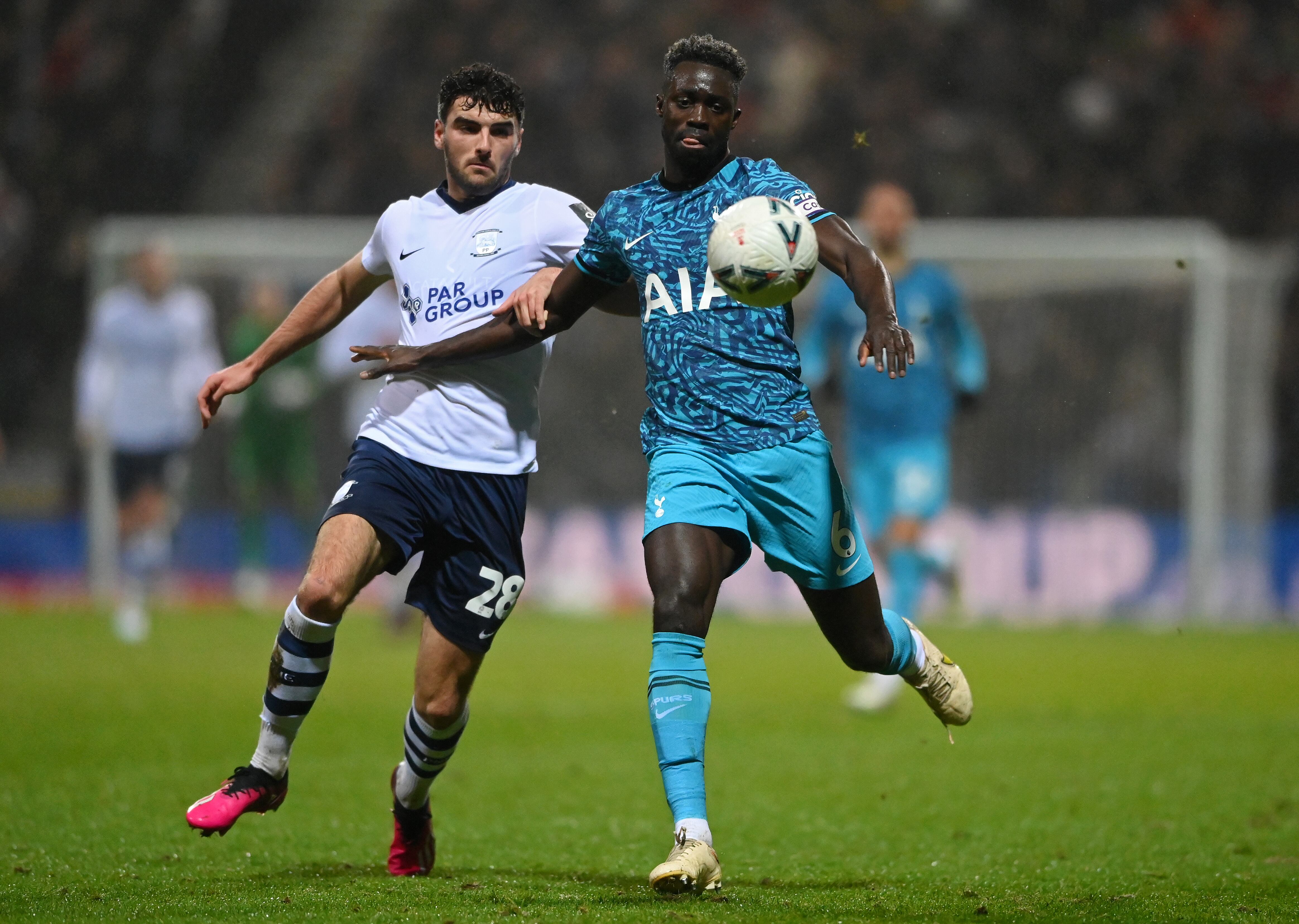 Thomas Cannon y Davinson Sánchez. Foto: (Photo by Stu Forster/Getty Images)
