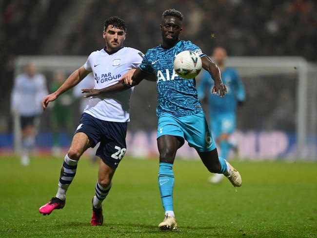 Thomas Cannon y Davinson Sánchez. Foto: (Photo by Stu Forster/Getty Images)