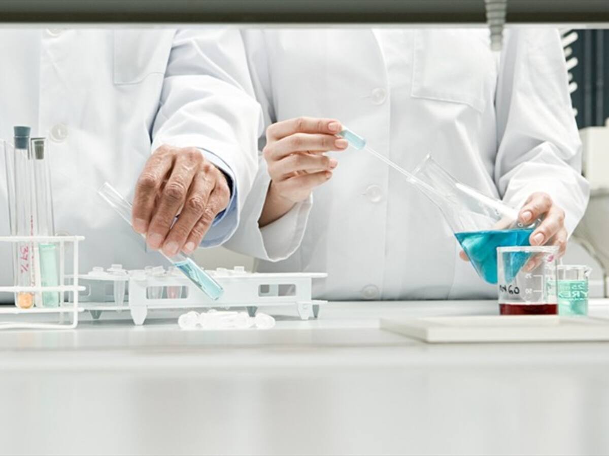 Explosión dentro de un laboratorio en Univalle deja un lesionado