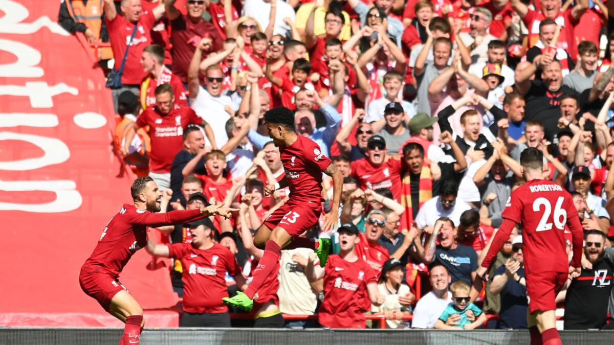 ¡Luis Díaz sigue imparable! Golazos de cabeza en la goleada del Liverpool