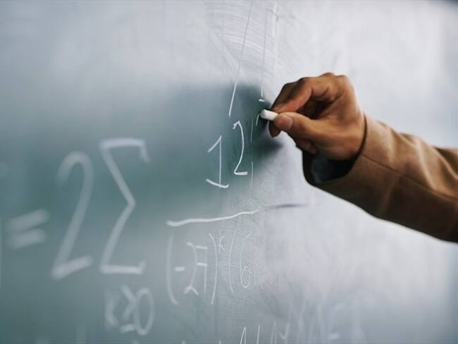 El profesor Julio Ríos es uno de los youtubers que más enseñan, según revista Semana