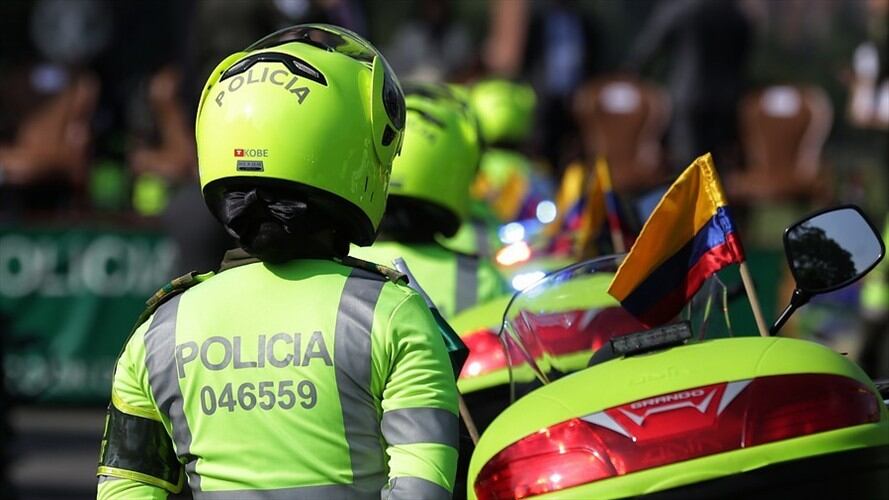 La Policía Nacional emitió una directriz a sus hombres pidiéndoles que no adquieran artículos en sitios que no cumplan las normas legales. Foto: Colprensa