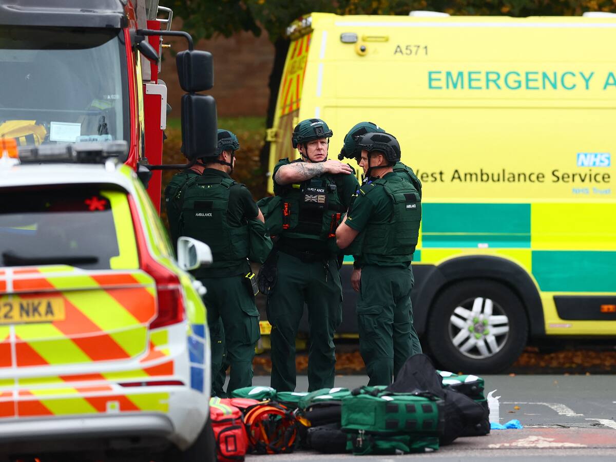 Cuatro heridos en un ataque con apuñalamiento y atropello en una sinagoga en Mánchester, Inglaterra