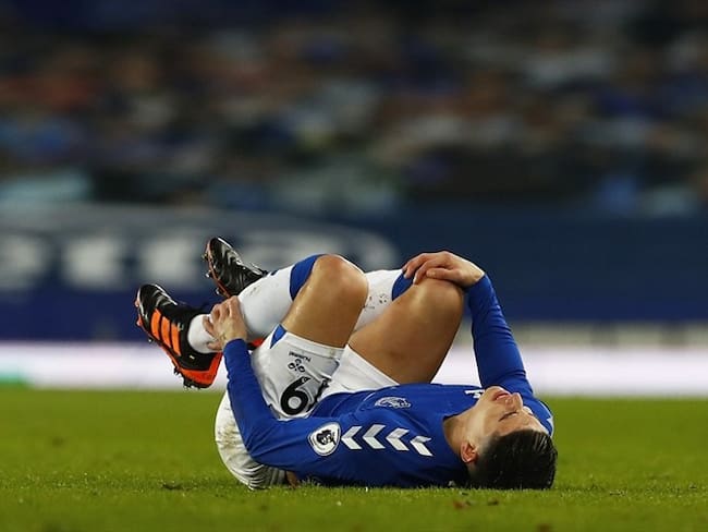 Preocupante situación de James Rodríguez en el Everton por sus constantes lesiones. Foto: Jason Cairnduff - Pool/Getty Images
