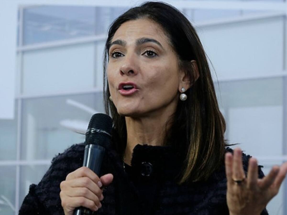 Senado niega moción de censura contra la ministra de Transporte