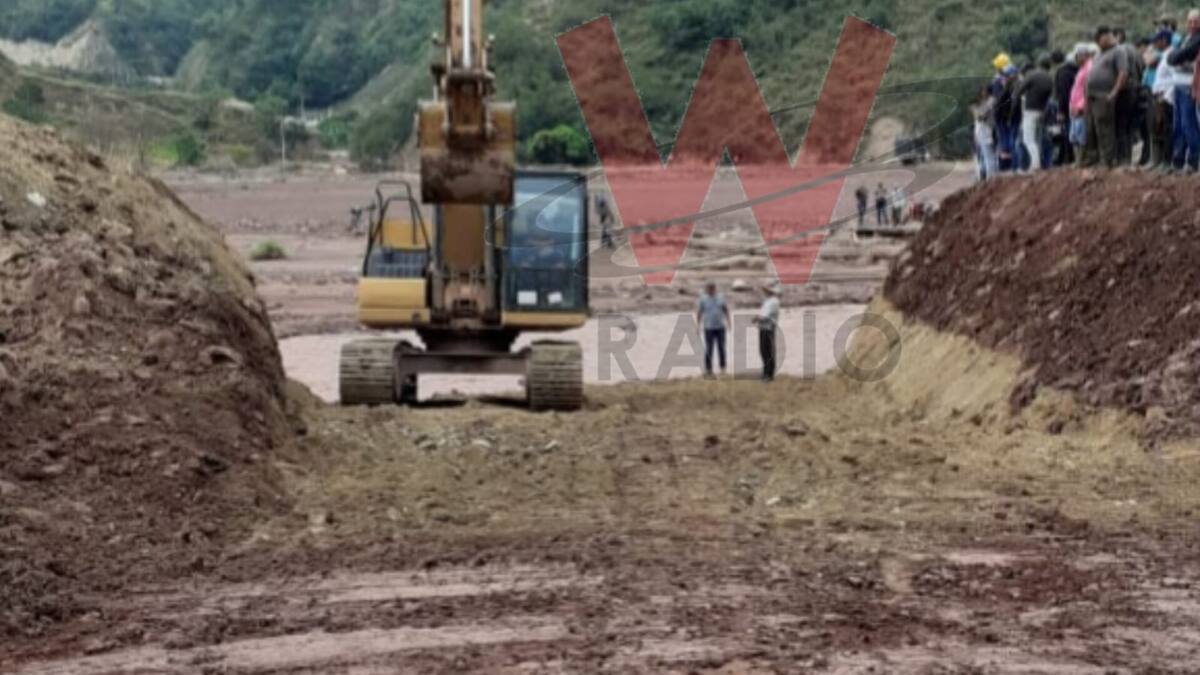 Campesinos y conductores habilitan vía alterna en El Tarrita ante demoras del gobierno