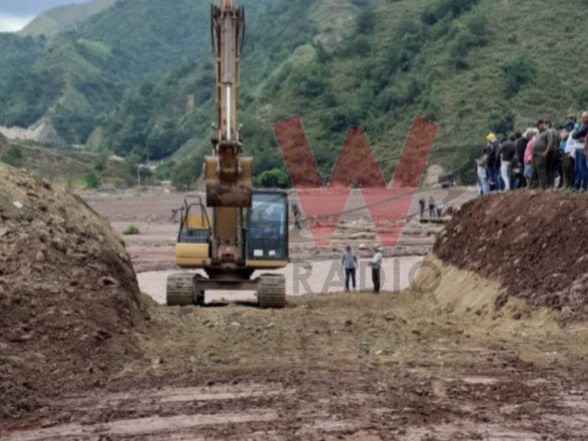 Campesinos y conductores habilitan vía alterna en El Tarrita ante demoras del gobierno