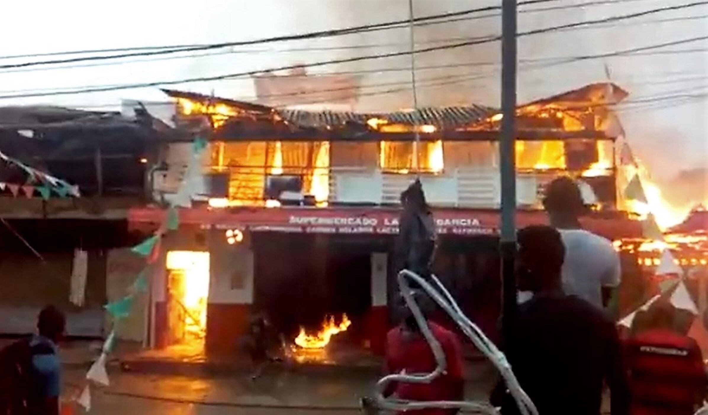 Las llamas se propagaron rápidamente dejándolo todo calcinado. Crédito: Sucesos Cauca.