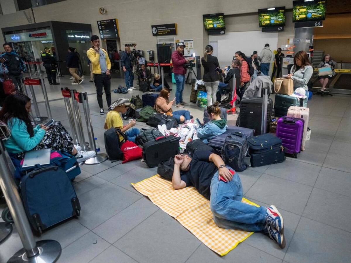 Varados en los aeropuertos: esto dicen los afectados por vuelos cancelados de Viva