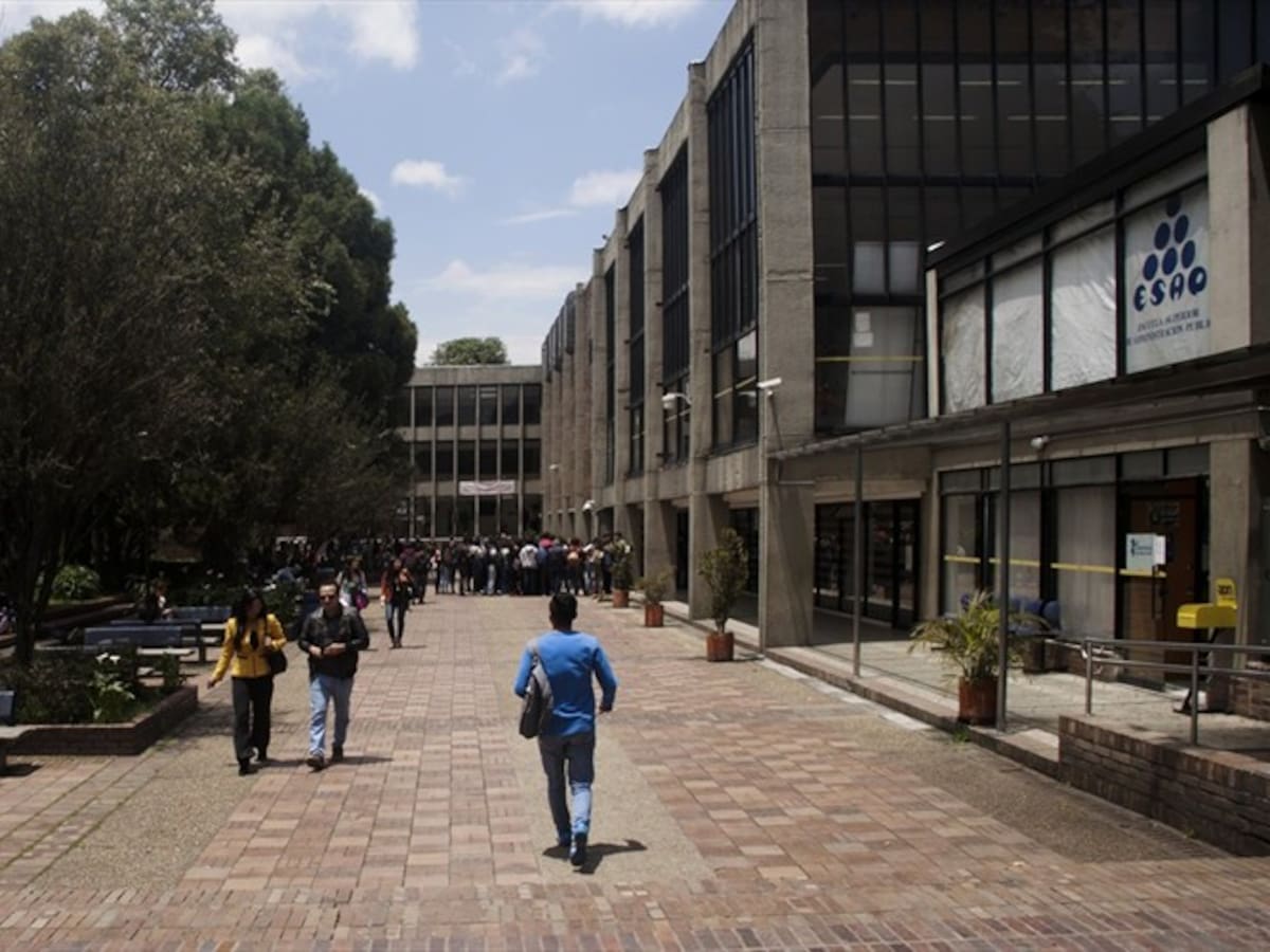 Fiscalía se toma la Escuela de Administración Pública