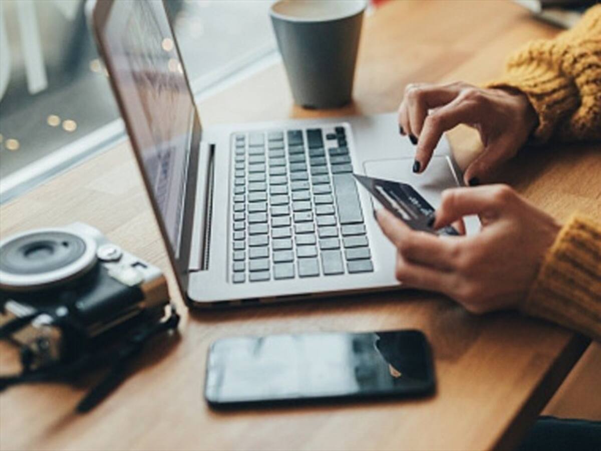 ¿Qué es lo que más compran las mujeres colombianas en internet?