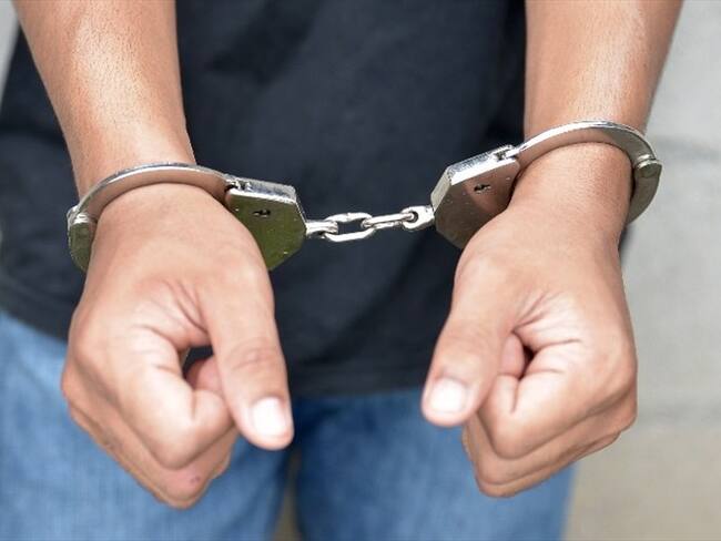 Foto ilustrativa de un sujeto detenido. Foto: Getty Images/SAKDAWUT14