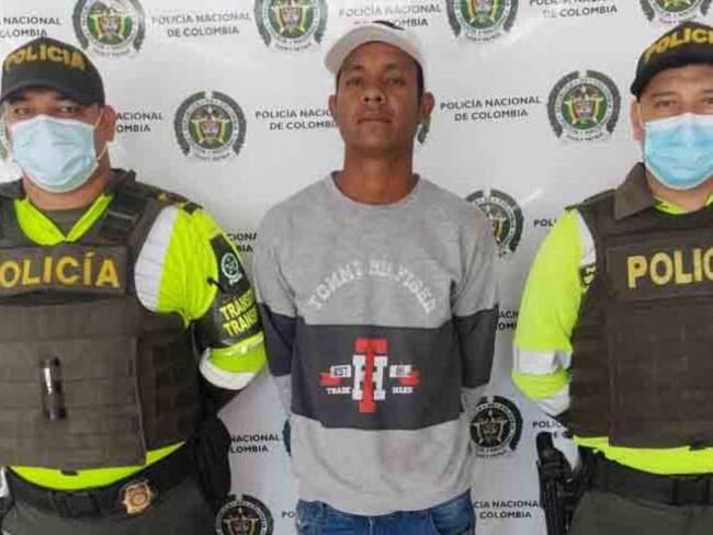 El sujeto era requerido por los delitos de homicidio y porte ilegal de armas de fuego. Foto: Departamento de Policía del Atlántico.