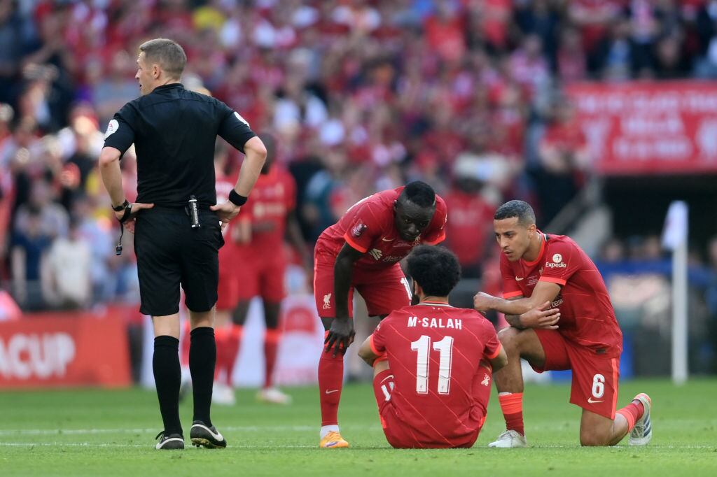 Mohamed Salah esconsolado by Sadio Mane and Thiago Alcantara (Photo by Mike Hewitt/Getty Images)