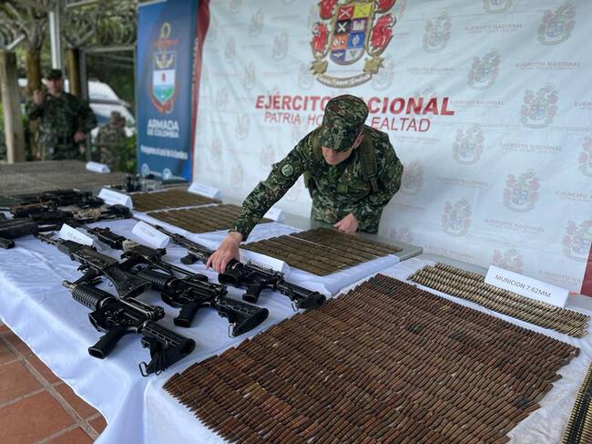 Ejército incautó más de 2 toneladas de explosivos de las disidencias de las Farc en Arauca. Foto: Ejército Nacional.