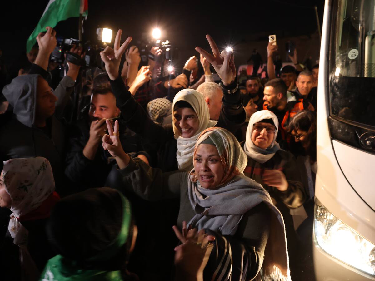 Israel excarcela a los primeros 39 presos palestinos como parte del acuerdo con Hamás