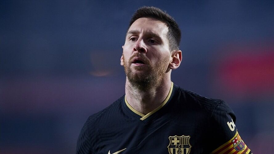 Se encienden las alarmas en el Barcelona por la portada de France Football con Messi. Foto: Fran Santiago/Getty Images