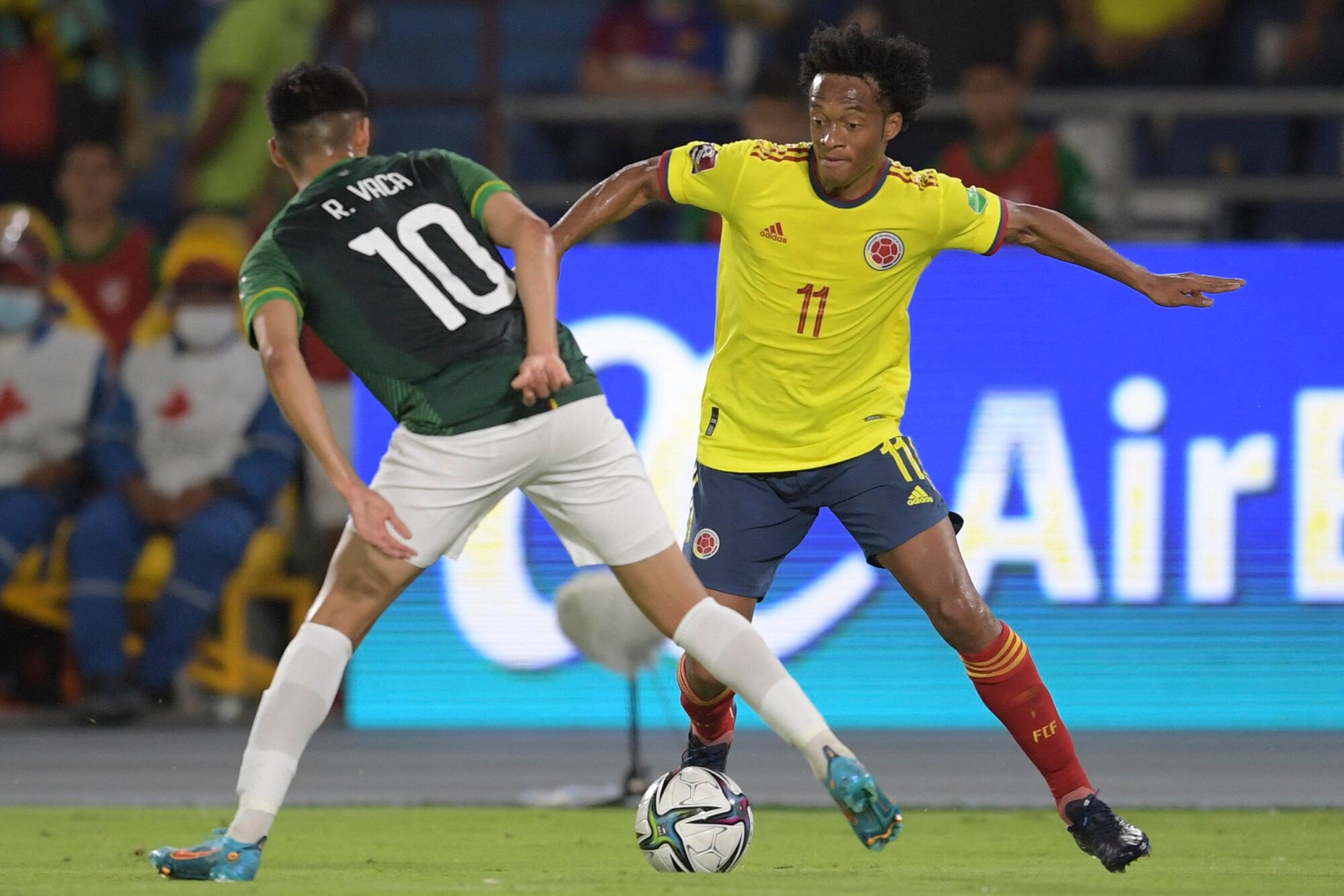 Juan Guillermo Cuadrado ante Bolivia en las Eliminatorias Qatar 2022 (Photo by RAUL ARBOLEDA/AFP via Getty Images)