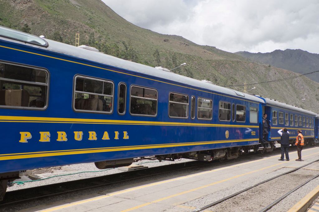 Tren de PeruRail en la vía férrea a Machu Picchu en enero de 2017. FOTO: Majority World/Universal Images Group via Getty Images