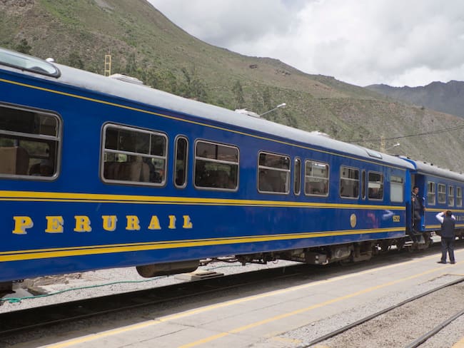 Tren de PeruRail en la vía férrea a Machu Picchu en enero de 2017. FOTO: Majority World/Universal Images Group via Getty Images