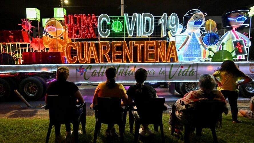 En varias ciudades se han emitido medidas extraordinarias para contener el contagio de COVID-19 durante las festividades. Foto: Getty Images / Navidad COVID - LUIS ROBAYO