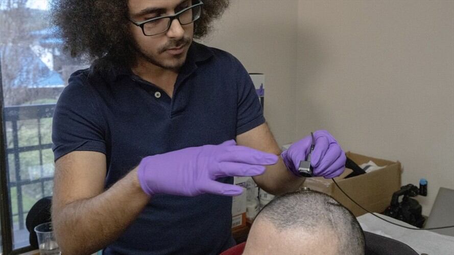 Jessie Liu, una de las autoras principales del estudio, explicó en Sigue La W de qué se trata este sistema. . Foto: Todd Dubnicoff, UCSF