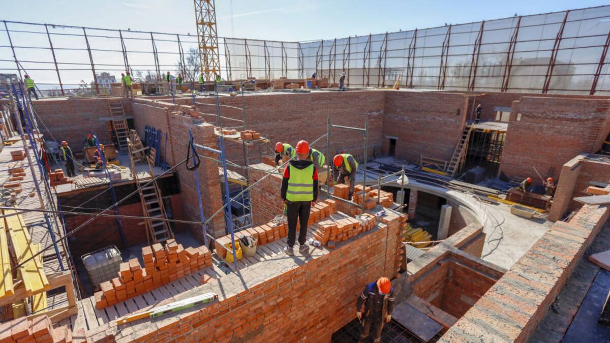 Así avanza la reconstrucción de Mariúpol en el marco de la guerra entre Rusia y Ucrania