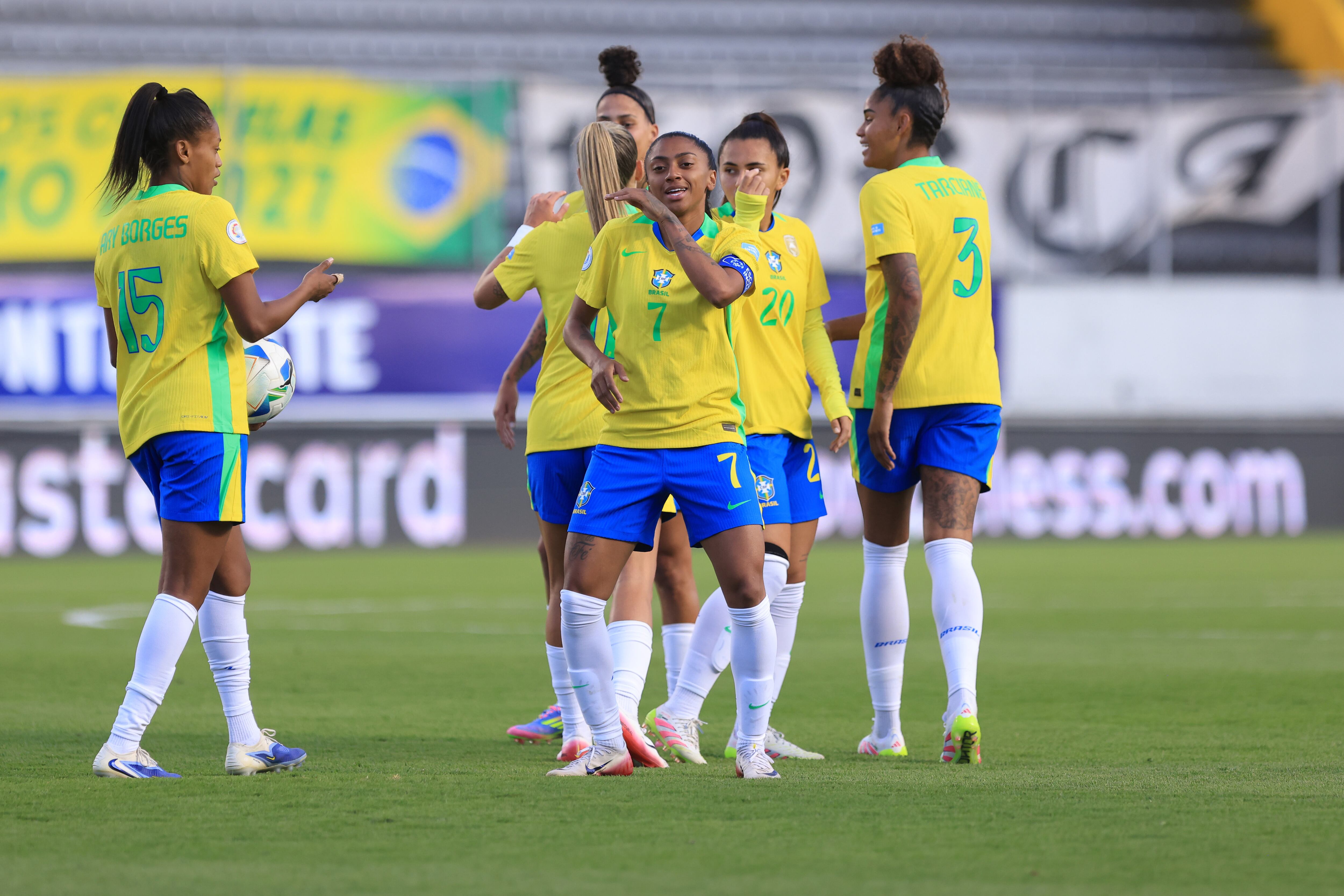 Kerolin Ferraz de la Selección de Brasil celebra su gol ante la Selección de Bolivia en el partido disputado este miércoles 16 de julio en Quito, Ecuador, por la Copa América Femenina FOTO: Franklin Jacome - Getty Images