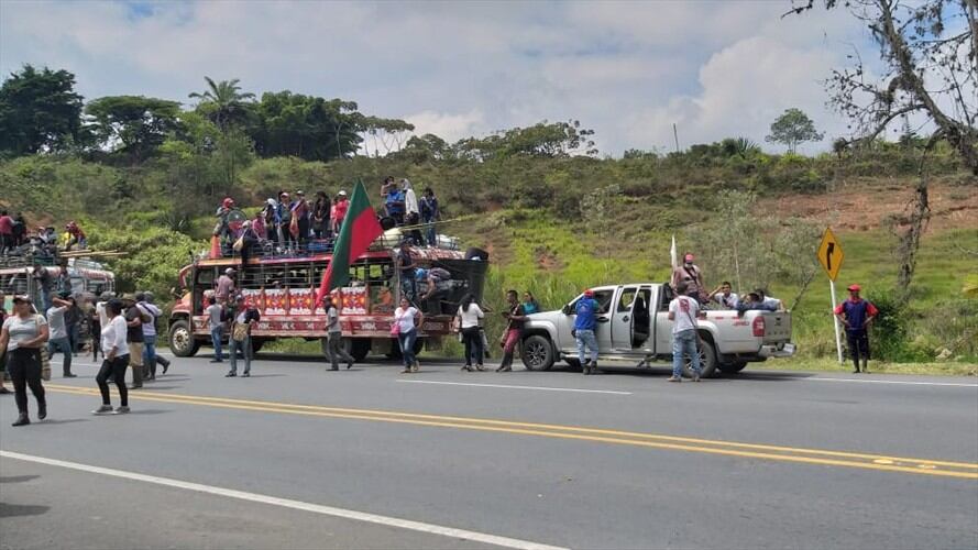 Las comunidades exigieron garantías para su protesta, mientras que la Policía Nacional rechazó las vías de hecho adoptadas por algunos ciudadanos. Foto: Policía Nacional