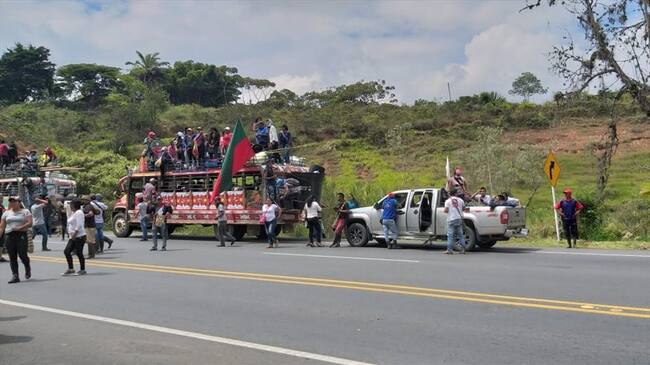 Las comunidades exigieron garantías para su protesta, mientras que la Policía Nacional rechazó las vías de hecho adoptadas por algunos ciudadanos. Foto: Policía Nacional