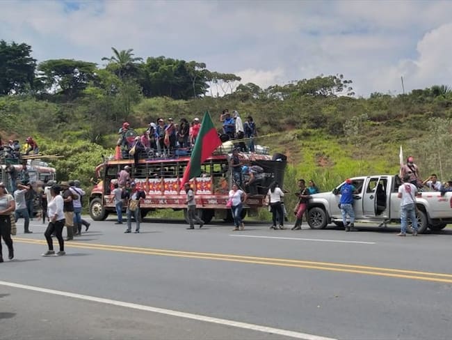 Las comunidades exigieron garantías para su protesta, mientras que la Policía Nacional rechazó las vías de hecho adoptadas por algunos ciudadanos. Foto: Policía Nacional