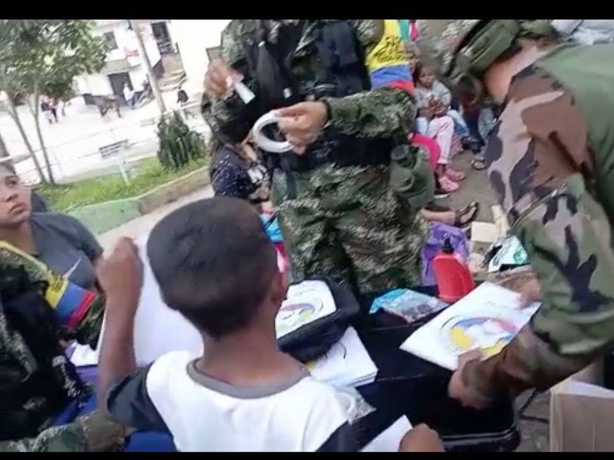 Gobernador de Antioquia denuncia adoctrinamiento a menores de edad