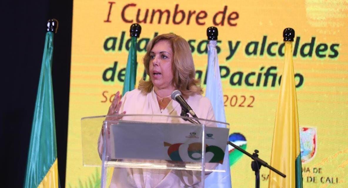 La gobernadora del Valle, confía que la legalización del consumo y producción del Cannabis sea el camino para debilitar las mafias. Foto: Gobernación del Valle.