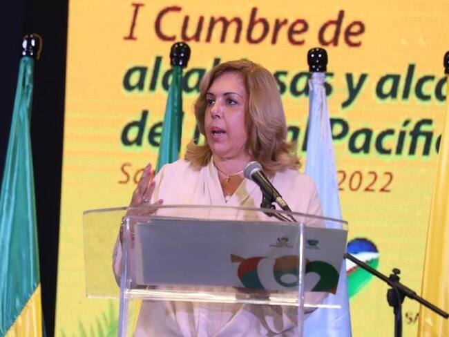 La gobernadora del Valle, confía que la legalización del consumo y producción del Cannabis sea el camino para debilitar las mafias. Foto: Gobernación del Valle.