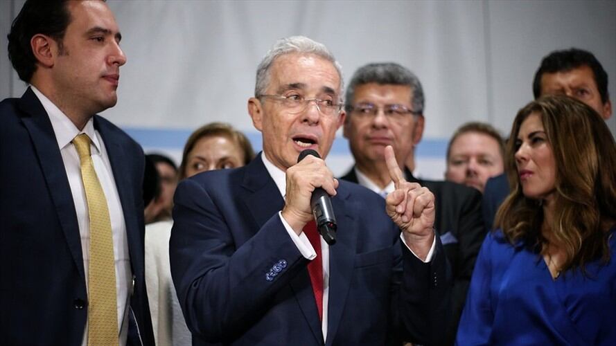La Fiscalía pedirá preclusión a favor del expresidente Álvaro Uribe en la investigación por manipulación de testigos. Foto: Colprensa / ÁLVARO TAVERA