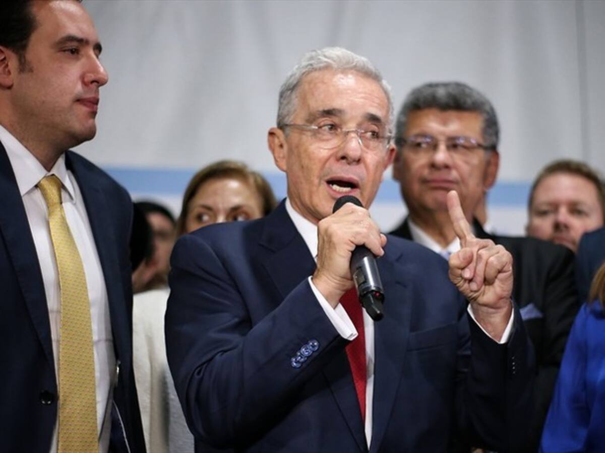 Fiscalía pide precluir investigación contra Álvaro Uribe