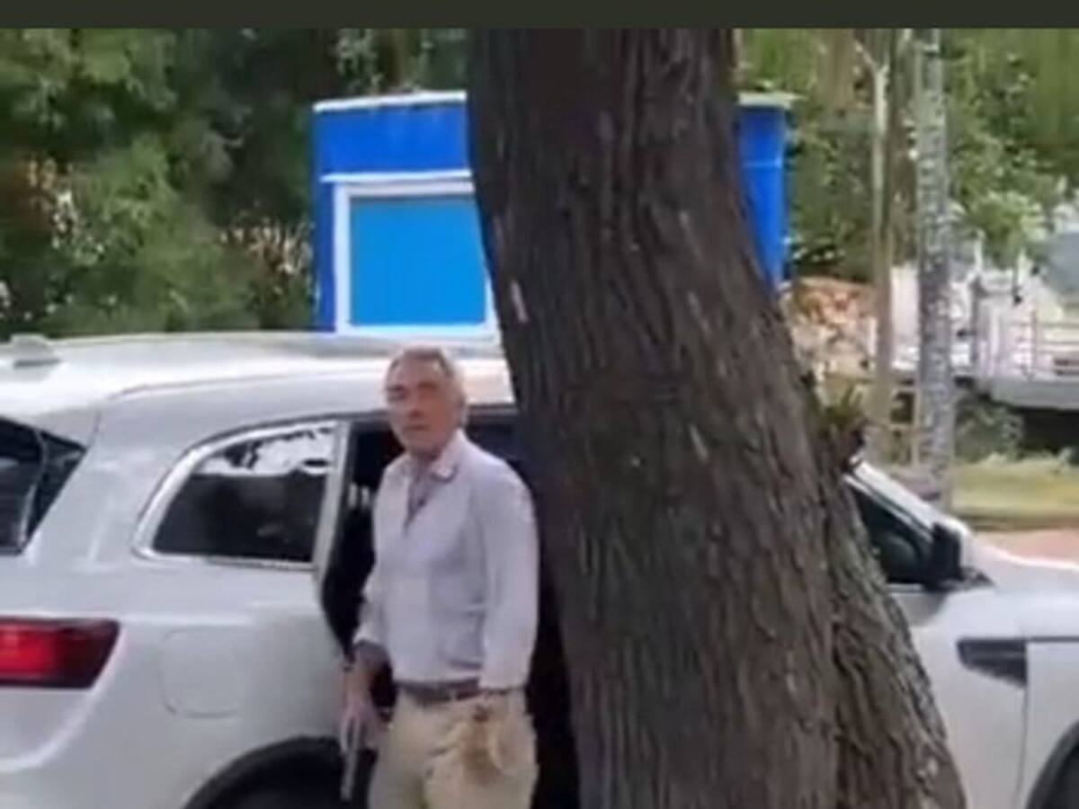 Polémica por video donde hombre amenaza con arma a patinadores en Cali