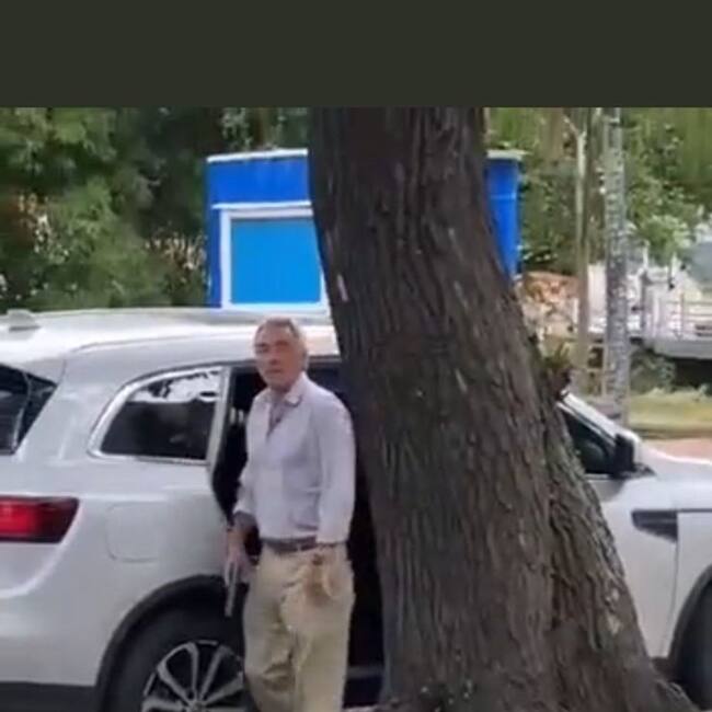 Los patinadores mencionan que el sujeto se identificó como directivo del concesionario, lo cual no ha sido establecido. Foto: Cortesía.