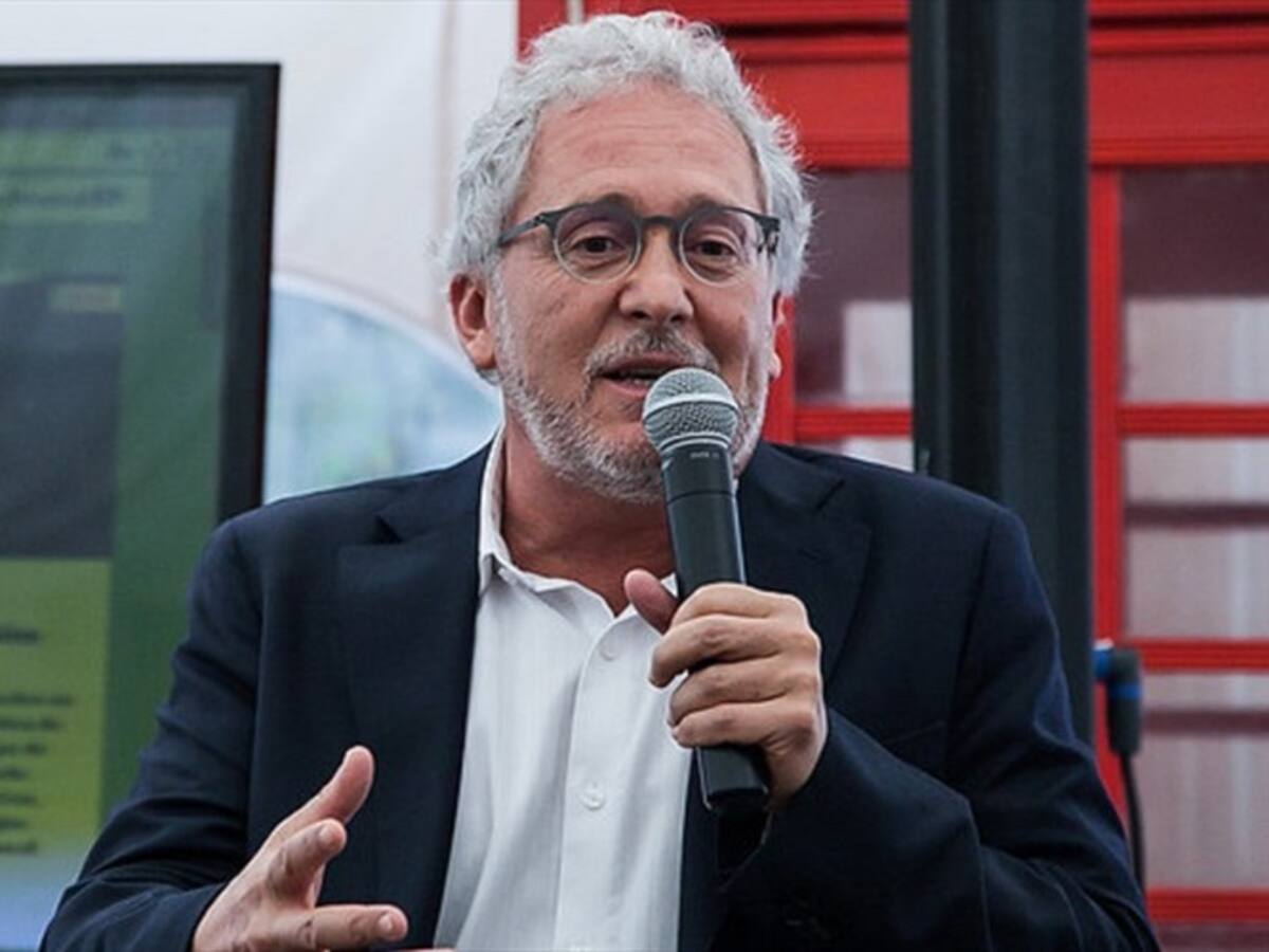 Una bolita plateada, la incursión de Héctor Abad Faciolince en la literatura infantil