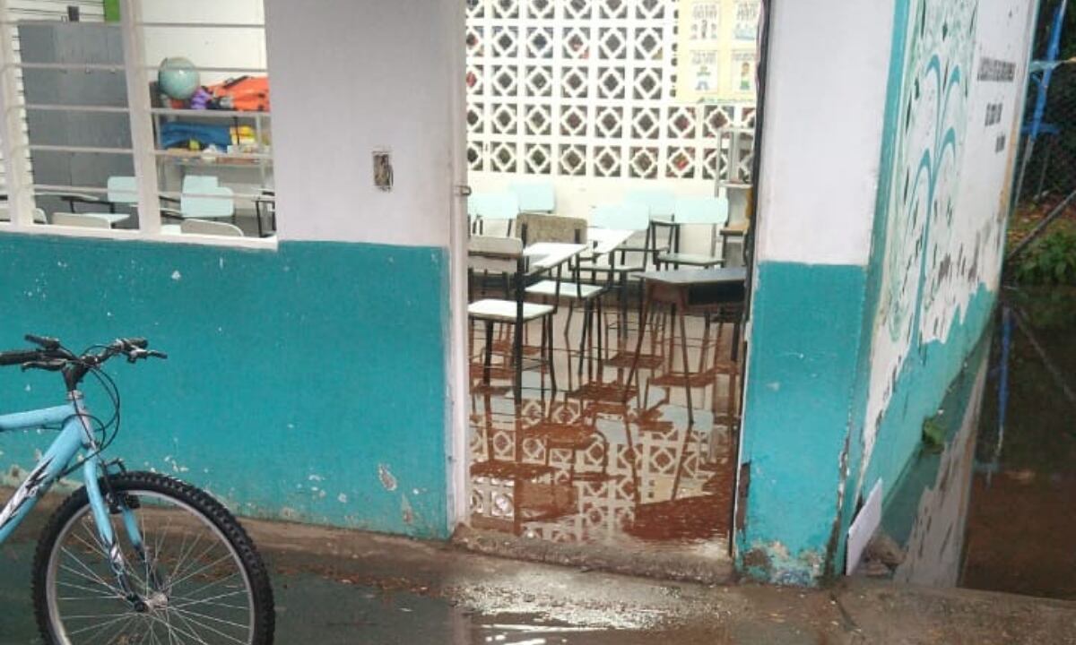 Inundado por tejas rotas: el colegio en el que no pueden estudiar en Jamundí. Foto: Comunidad
