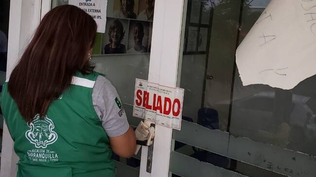 Secretaría de Salud impone medida de cierre a IPS Esimed Barranquilla sur. Foto: Silvana Salas (W Radio)