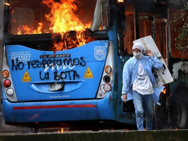Más de 40 capturados y 20 buses quemados: el balance de las protestas en Cali