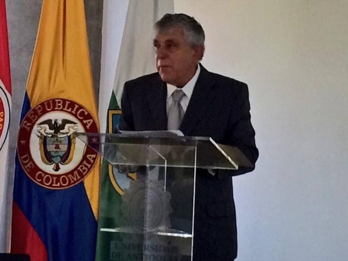 Secretario de Educación de Medellín pone su cargo a disposición del alcalde