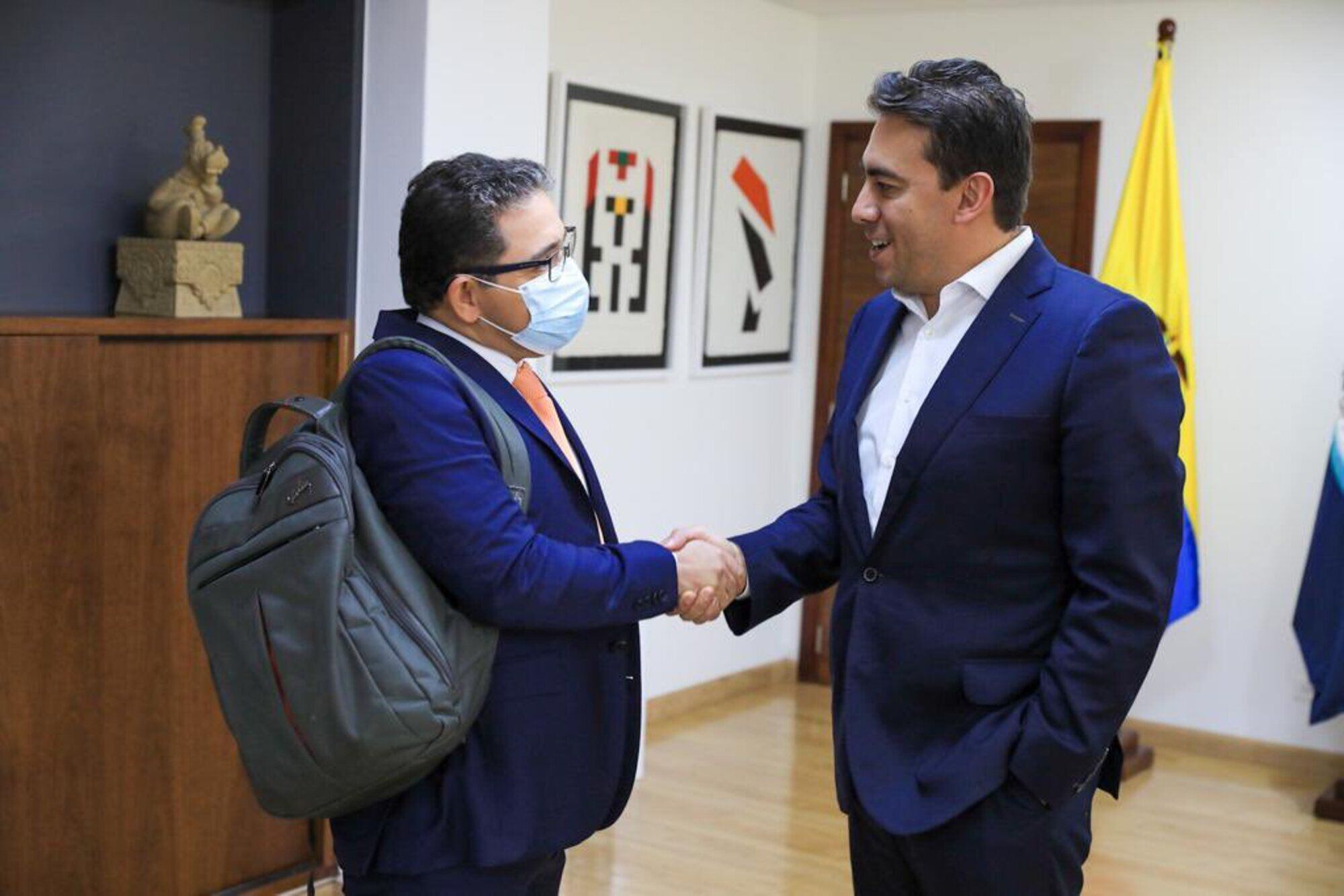 El registrador junto a Rafael Martínez/ Registraduría 