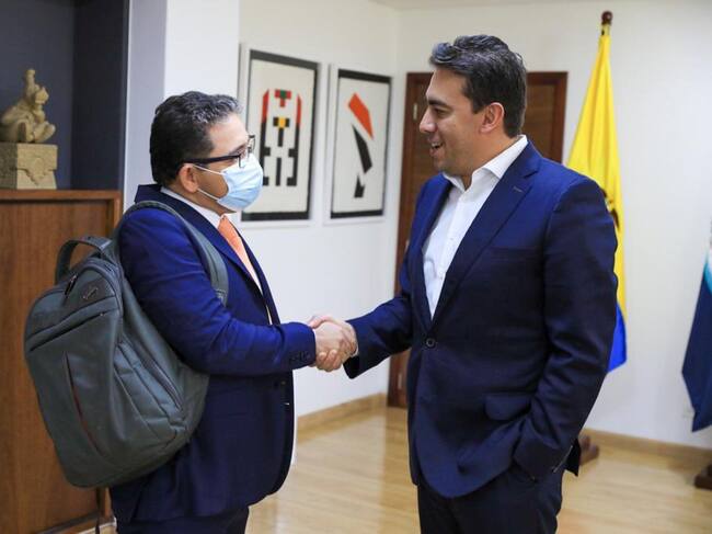 El registrador junto a Rafael Martínez/ Registraduría