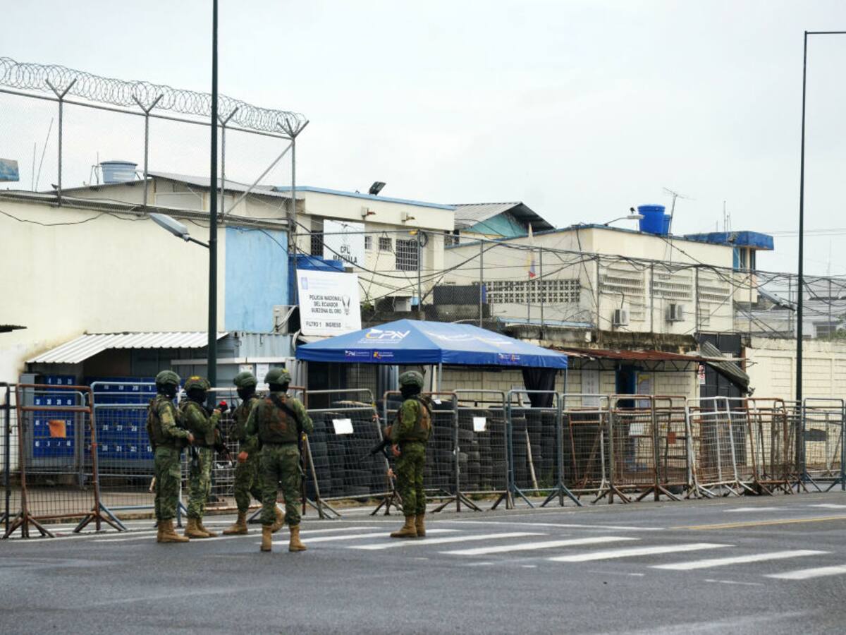 Controlan uno de los motines carcelarios en Ecuador, quedan seis activos con 170 rehenes