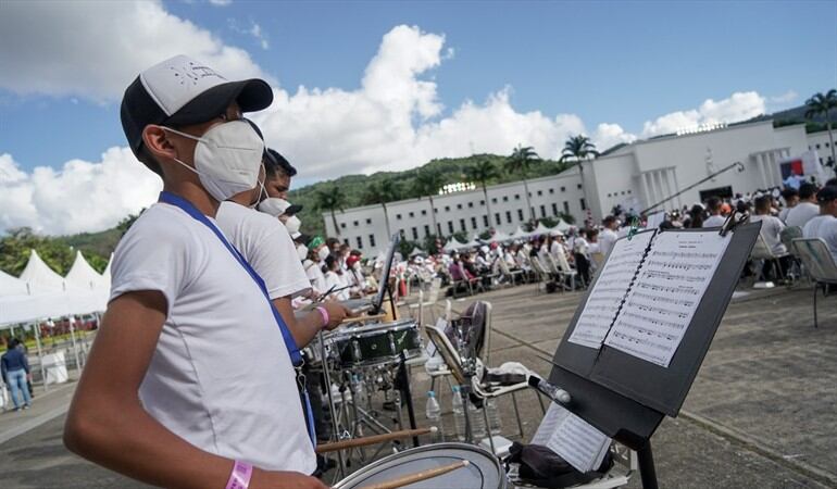 Músicos venezolanos tratando de conseguir el Récord Guinness de la orquesta más grande del mundo. Foto: Manaure Quintero/Getty Images