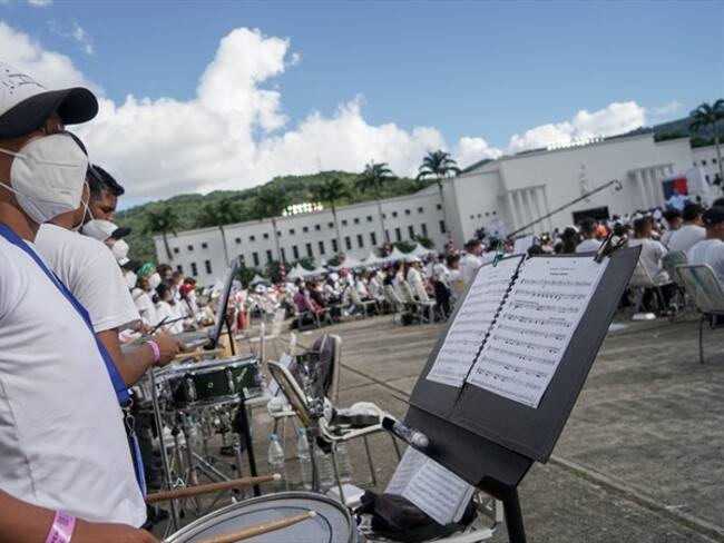 Músicos venezolanos tratando de conseguir el Récord Guinness de la orquesta más grande del mundo. Foto: Manaure Quintero/Getty Images