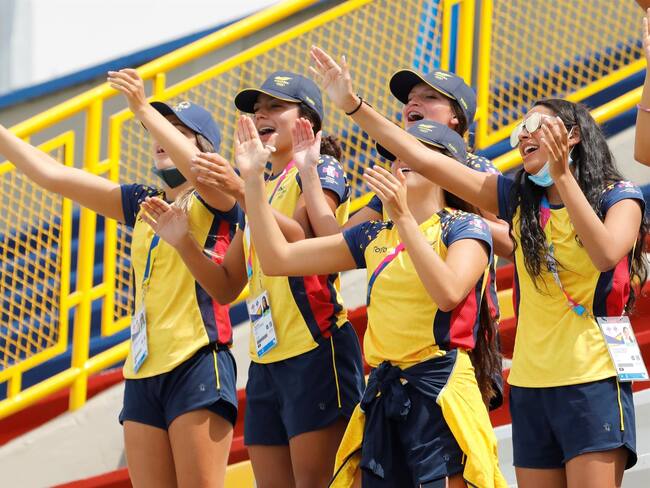 Integrantes de Colombia animan hoy, en dueto mixto de nado sincronizado en los Juegos Panamericanos Junior en las Piscinas Hernando Botero O'byrne en Cali (Colombia)